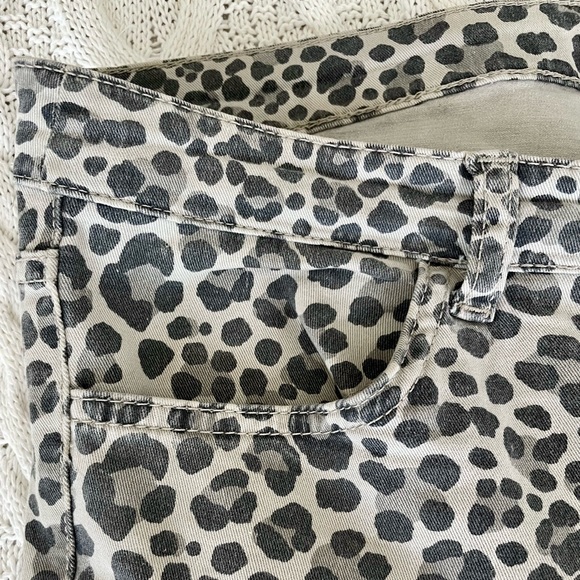 H&M Divided Leopard Print Straight Leg Jeans Size 10 - Picture 3 of 11